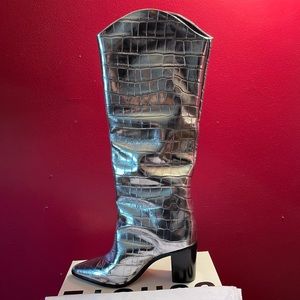 Schutz silver metallic croc boots. Size 9. BRAND NEW!!!